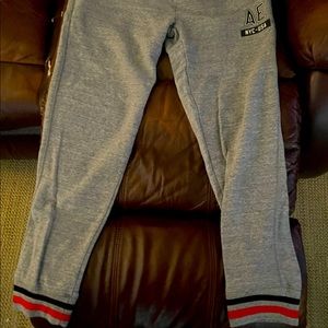 Set of 2 American Eagle joggers!
